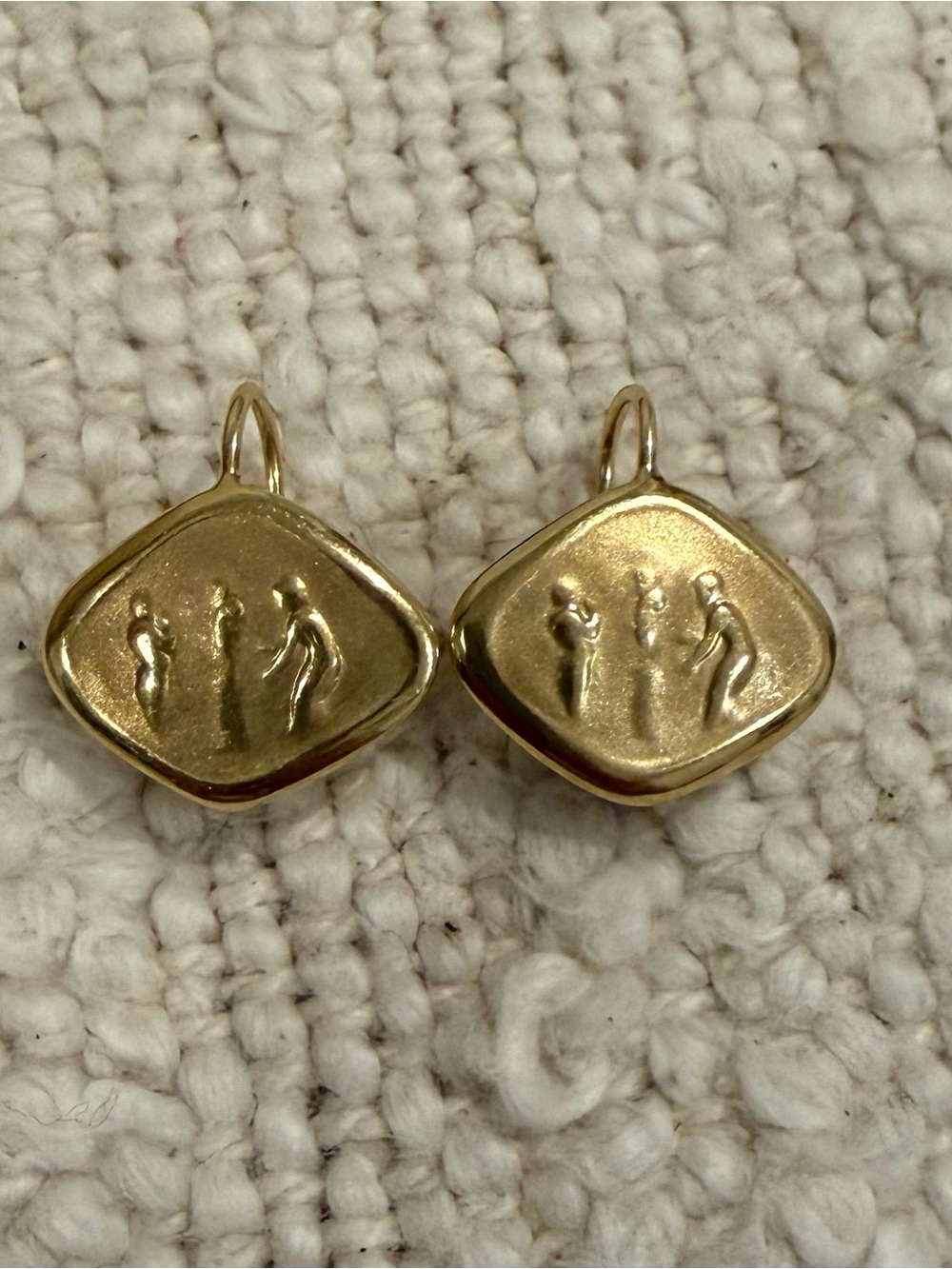 18k Yellow Gold Leaverback Earrings Intaglio Style
